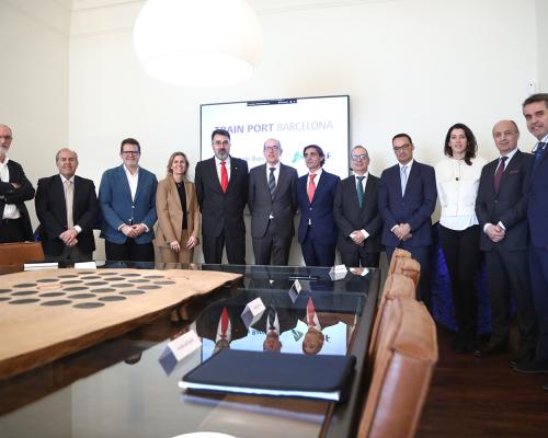 Participants à la signature de la création de la société Train Port Barcelona.