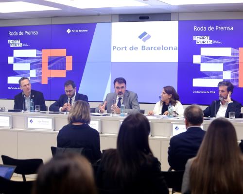 From left to right, Stewart Sarkozy-Banoczy, managing director of the WOC, Ugo Valenti, director of TBEWC and of the Smart City Expo World Congress, Lluís Salvadó, president of the Port of Barcelona, Emma Cobos, Director of Innovation of the Port of Barcelona, and Lorenzo di Pietro, general manager of Barcelona Activa.
