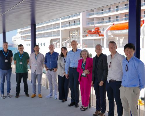 Ana Arévalo, head of the Shorepower department at the Port of Barcelona, with several members of her team, the manager of the MSC terminal, Sandra Yunta, and Peter Castberg with the PowerCon team in charge of developing the project.
