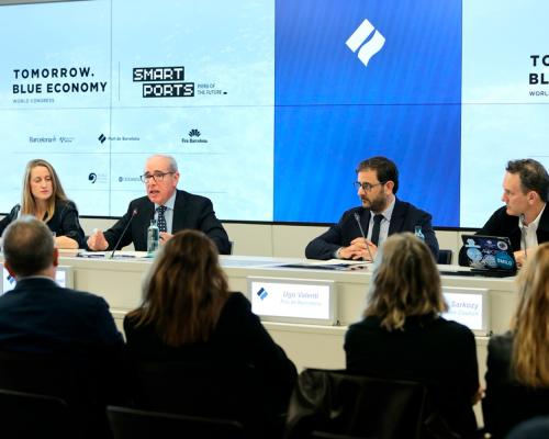 De izquierda a derecha, Nadia Quevedo, comisionada de Promoción Económica, Comercio y Restauración del Ayuntamiento de Barcelona; José Alberto Carbonell, presidente del Port de Barcelona; Ugo Valenti, director del Tomorrow Blue Economy World Congress y del Smart City Expo World Congress; y Stewart Sarkozy-Banoczy, director ejecutivo del World Ocean Council.