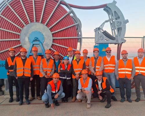 Los miembros del grupo de trabajo sobre sistemas OPS de la PIANC durante su visita al OPS de BEST.