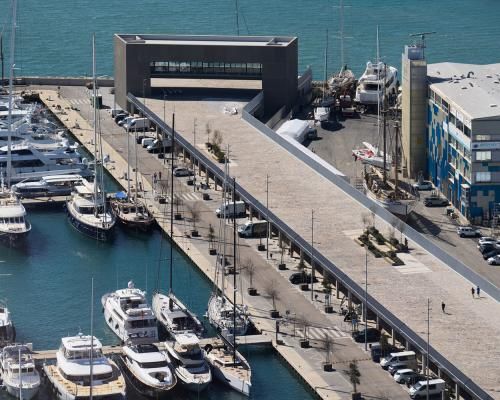 El passeig del Rompeolas i Marina Vela.