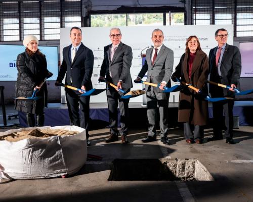 D’esquerra a dreta, Emma Cobos (Port de Barcelona), Gustavo Santana (Puertos del Estado), José Alberto Carbonell (Port de Barcelona), Jaume Collboni (alcalde de Barcelona), Sílvia Paneque (consellera de la Generalitat), i Carles Anglada (WTCB).