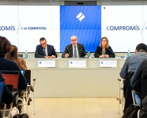 D’esquerra a dreta, Àlex García, director general del Port de Barcelona; José Alberto Carbonell, president, i Miriam Alaminos, subdirectora general de Finances, Gestió Corporativa i Estratègia.