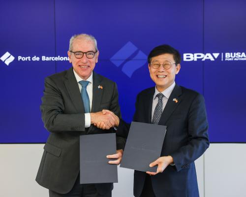 El president del Port de Barcelona, José Alberto Carbonell, amb el president i CEO de la Busan Port Authority, Song Sang‑Keun.