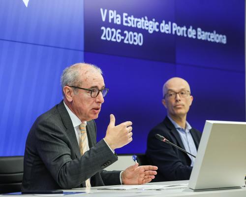 El president del Port de Barcelona, José Alberto Carbonell, i el cap d'Estratègia del Port de Barcelona, Jordi Torrent, en l'acte de presentació del V Pla Estratègic.