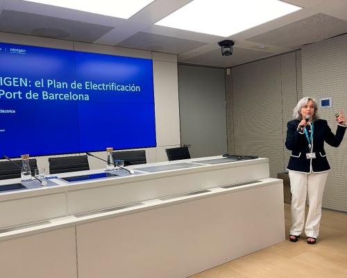 La Head of Shorepower Department del Port de Barcelona, Ana Arévalo, durant la seva presentació.