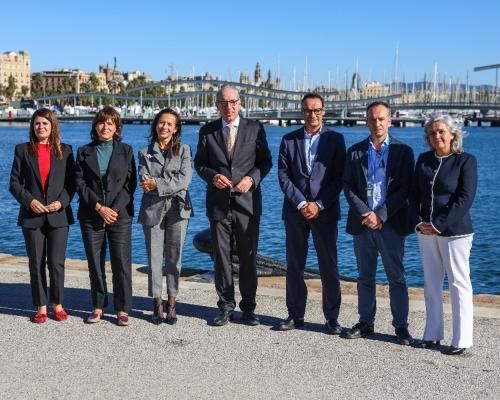 Directivos de Red Eléctrica y del Port de Barcelona, durante la visita a las instalaciones.
