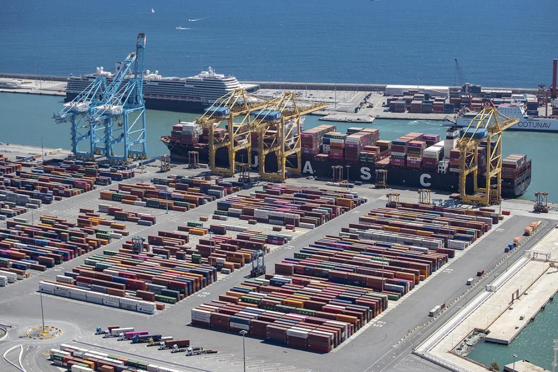 Imagen aérea de la terminal de contenedores del muelle Sud.