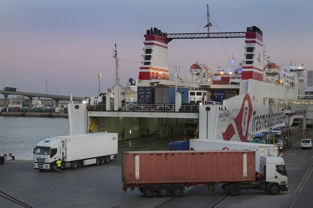Operativa de descarga, terminal Trasmediterránea.