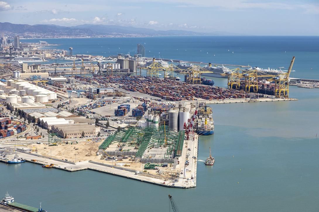 Vista aérea del Port, muelle Álvarez de la Campa. 