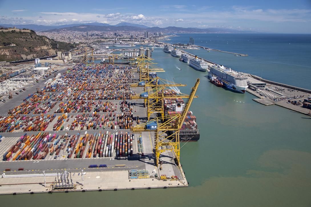 Terminal de contenedores del muelle Sur.