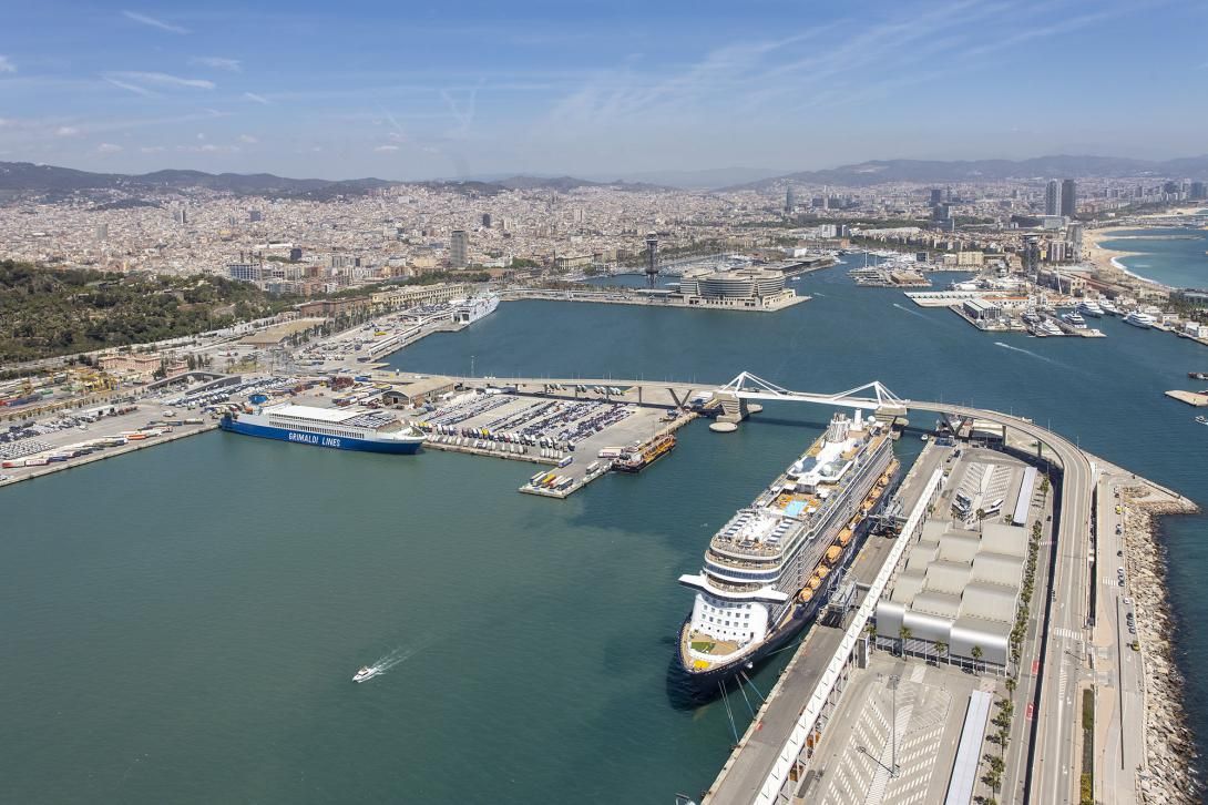 Vista aérea del puerto, zona puerto-ciudad.
