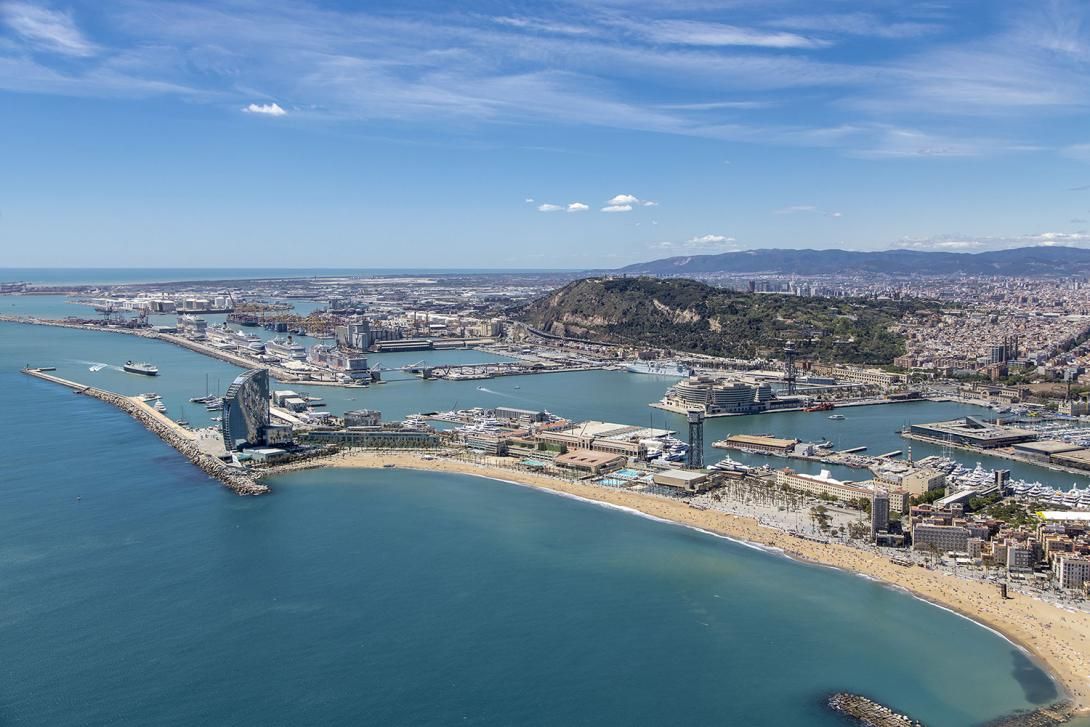 Vista aérea del Port, playa de Sant Sebastià.