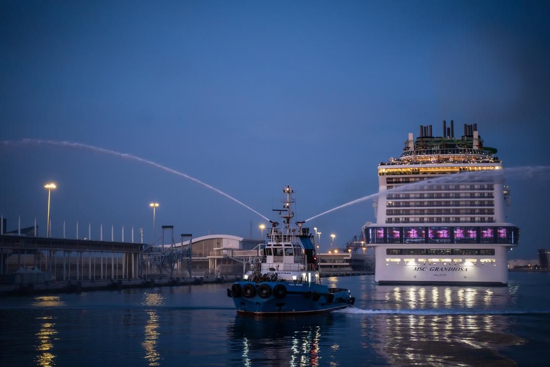 L’arribada de l’MSC Grandiosa ha marcat el reinici de la activitat creuerística al Port de Barcelona després de l’aturada provocada per la pandèmia de COVID-19.
