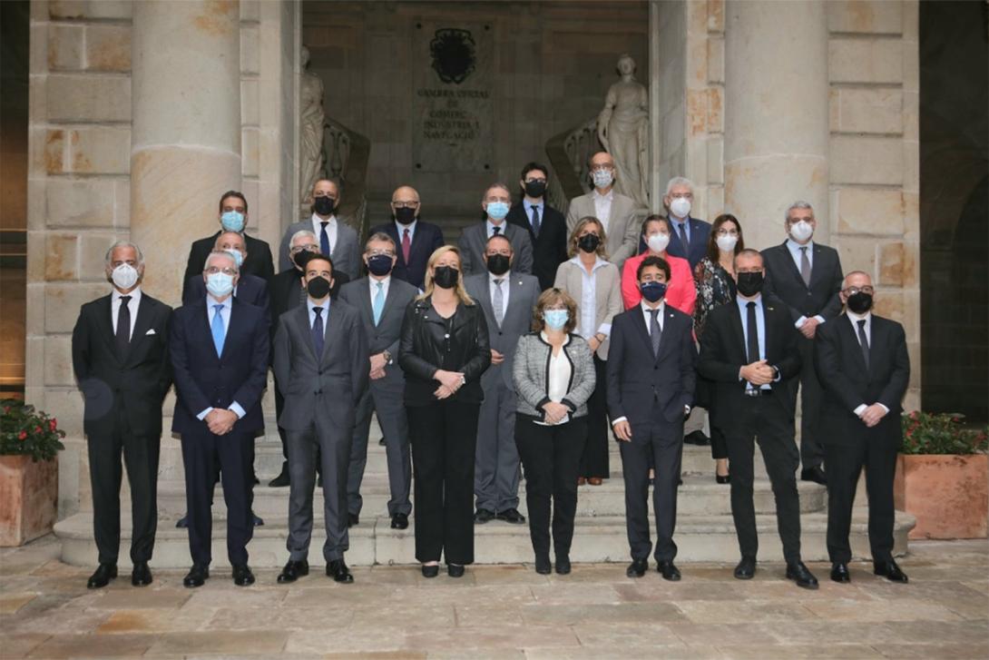 Foto de los participantes en el acto.
