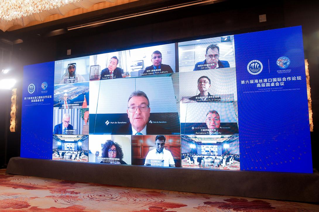 Els participants a la taula rodona sènior del 6th Maritime Silk Road Port International Cooperation Forum.