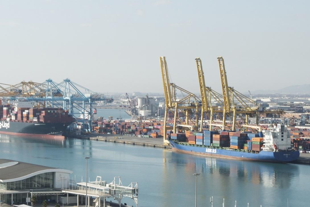 Instal·lacions d'APM Terminals Barcelona al moll Sud del Port de Barcelona.