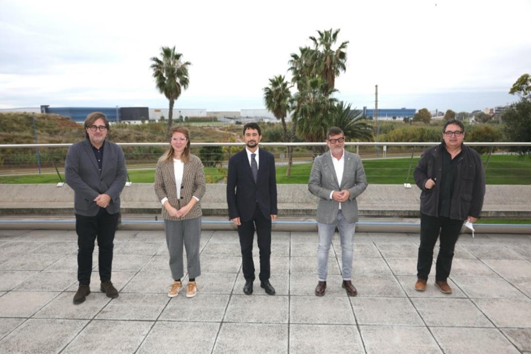 Agustí Serra, General Director of Territorial and Urban Planning; Janet Sanz, Deputy Mayor for Ecology, Town Planning, Infrastructures and Mobility; Damià Calvet, President of the Port of Barcelona; Lluís Mijoler, Mayor of El Prat and Juan Carlos Montiel, Deputy General Manager of Barcelona Regional.