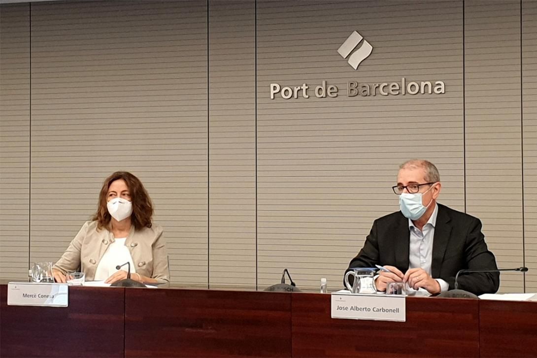 Mercè Conesa, presidenta del Port de Barcelona, i José Alberto Carbonell, director general, durant la roda de premsa.