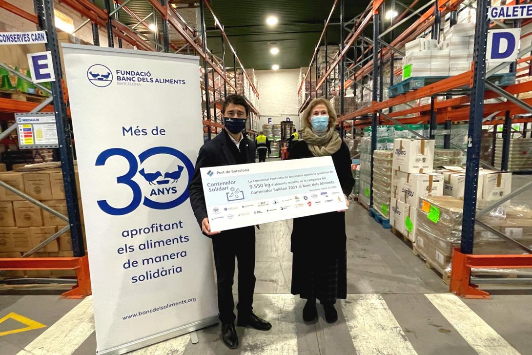 El president del Port de Barcelona, Damià Calvet, i la presidenta del Banc dels Aliments, Roser Brutau.