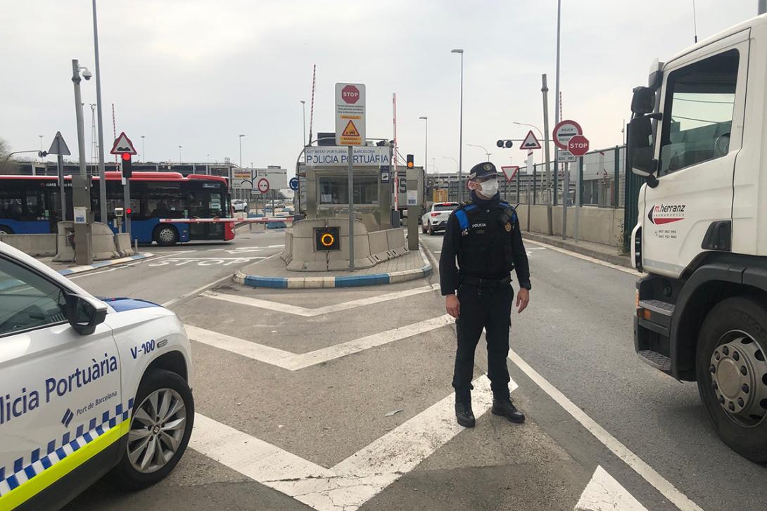 El Port de Barcelona sigue operando para dar servicio a la sociedad.