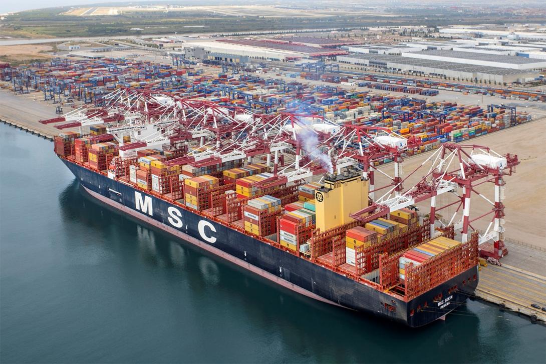 EL MSC Sixin se convirtió, el 31 de mayo de 2020, en el primer barco de más de 20.000 TEU de capacidad al hacer escala en el Port de Barcelona.