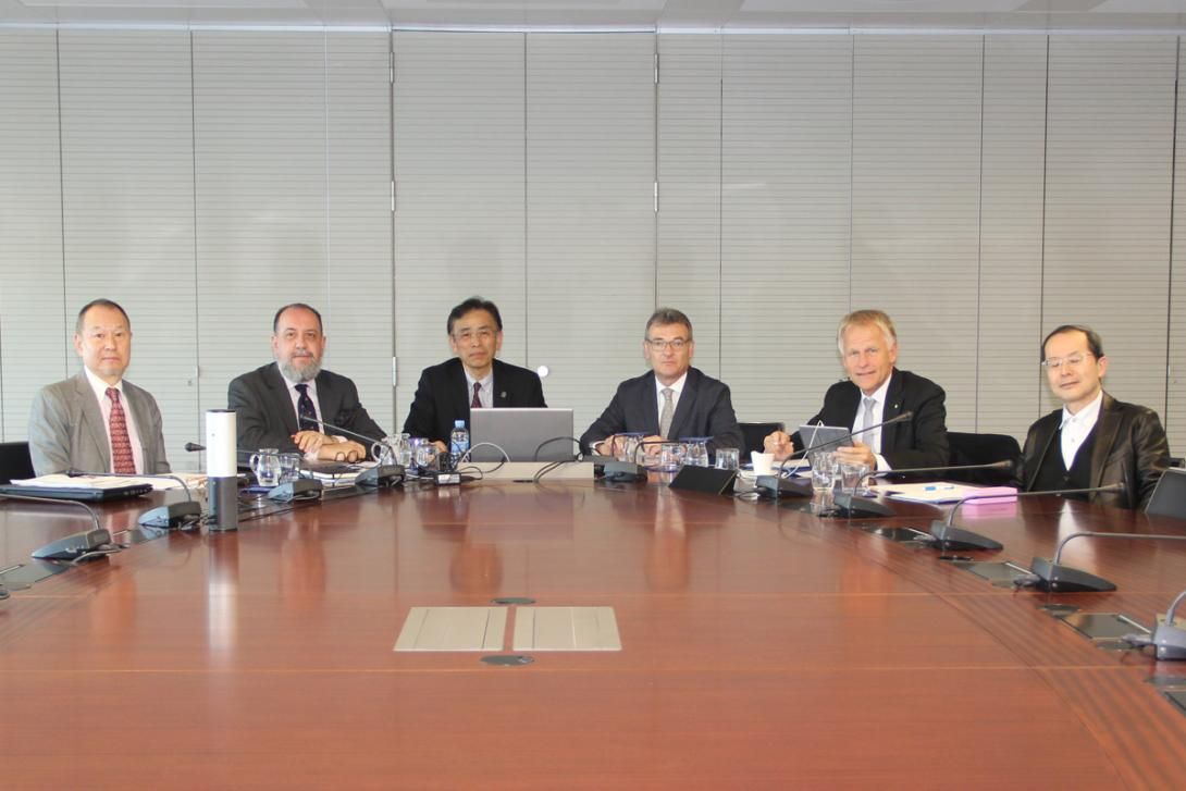 El subdirector general d'Estratègia i Comercial del Port i president de la IAPH, Santiago Garcia-Milà, ha presidit la reunió.