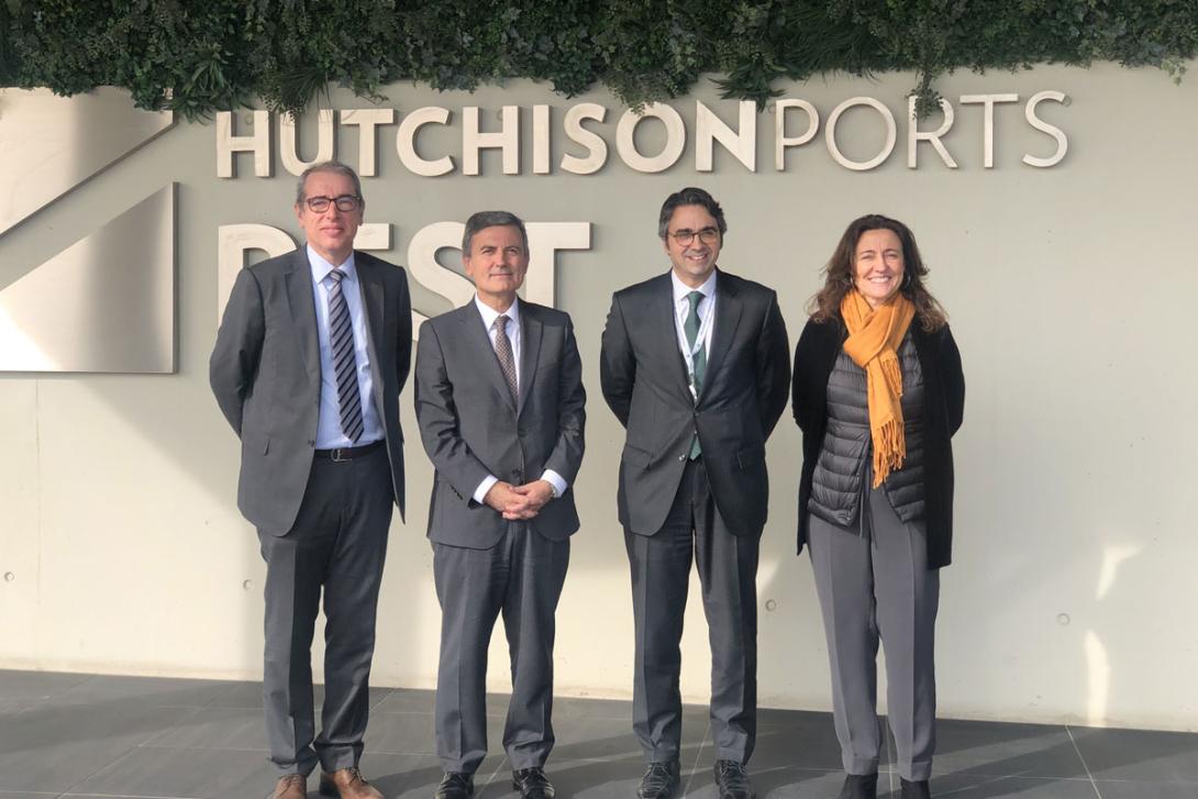 sé Alberto Carbonell, director general del Port de Barcelona; Pedro Saura, secretari d'Estat d'Infraestructures, Transport i Habitatge; Guillermo Belcastro, director general d'Hutchison Ports BEST, i Mercè Conesa, presidenta del Port de Barcelona.