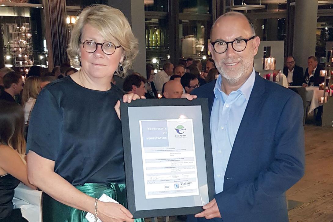 Isabelle Ryckbost, secretaría general de la ESPO; y Jordi Vila, jefe de Medio Ambiente del Port de Barcelona.