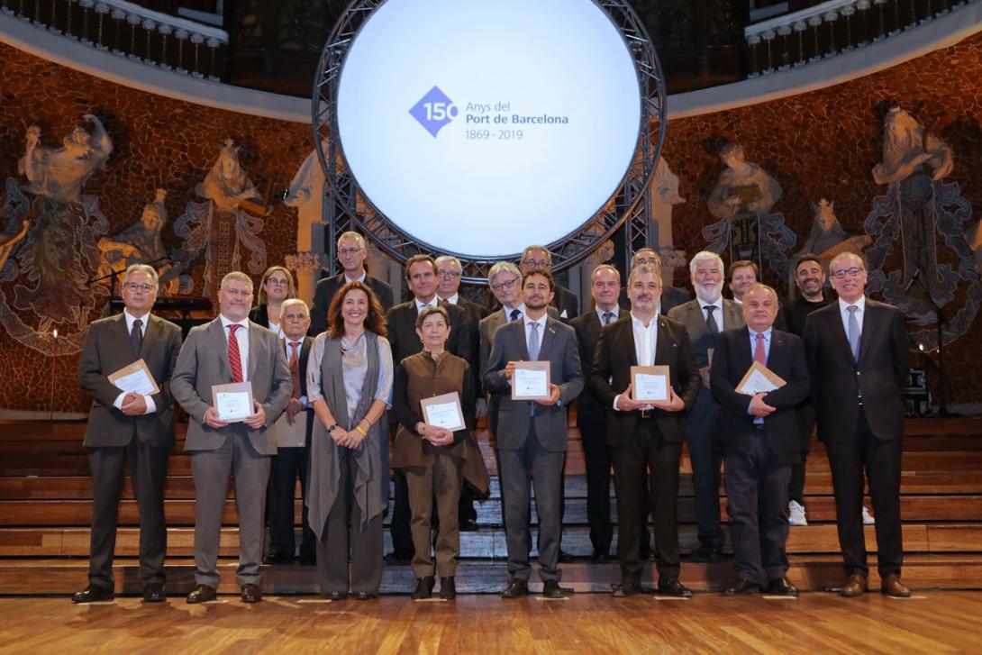 The Port of Barcelona acknowledged the contribution of the various groups within the Port Community, as well as that of several institutions, to the success that has accompanied the port during these 150 years.