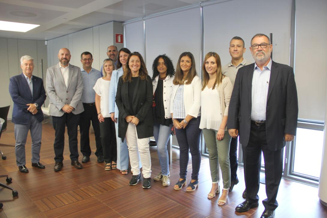 La delegació de l'Associació Catalana de Productors de Porcí (PORCAT), durant la visita les instal·lacions del Port de Barcelona.