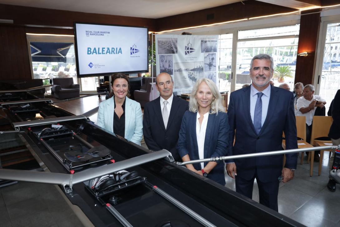 La presidenta del Port de Barcelona, Mercè Conesa; el president del Reial Club Marítim de Barcelona, Antonio Masriera; la vicepresidenta de l’entitat, Sonia Güell, i el president de Baleària, Adolf Utor, en la presentació del Bot 8+.