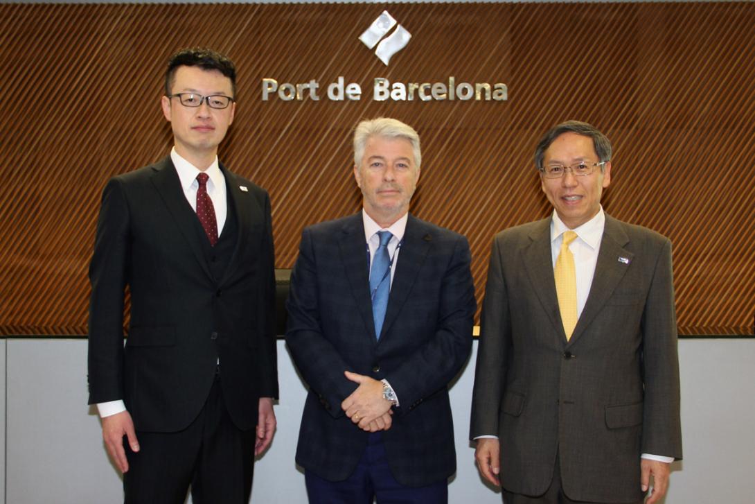D’esquerra a dreta: el subdirector de Japan Port Consultants, Masakazu Lio; el cap de Relacions Internacionals i Promoció del Port de Barcelona, Manel Galán; i el director general de Japan Port Consultants, Koji Takahashi.