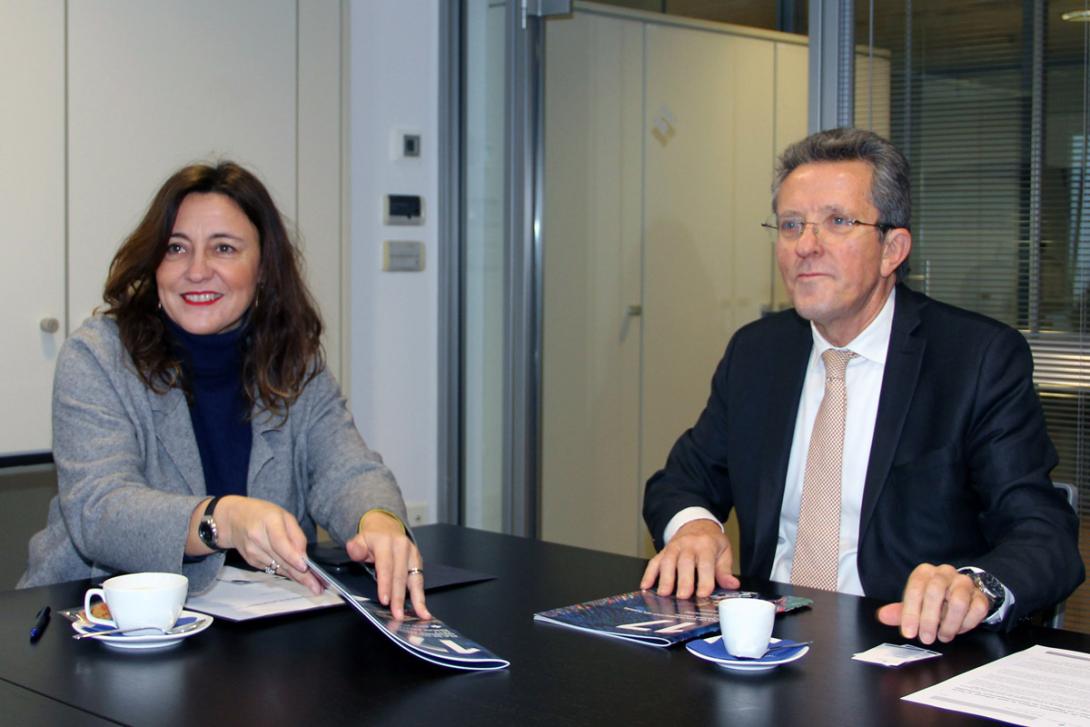 Adjuntem una foto de la trobada de la presidenta del Port de Barcelona, Mercè Conesa, amb el president de la Xarxa Espanyola del Pacte Mundial de les Nacions Unides, Ángel Pes.