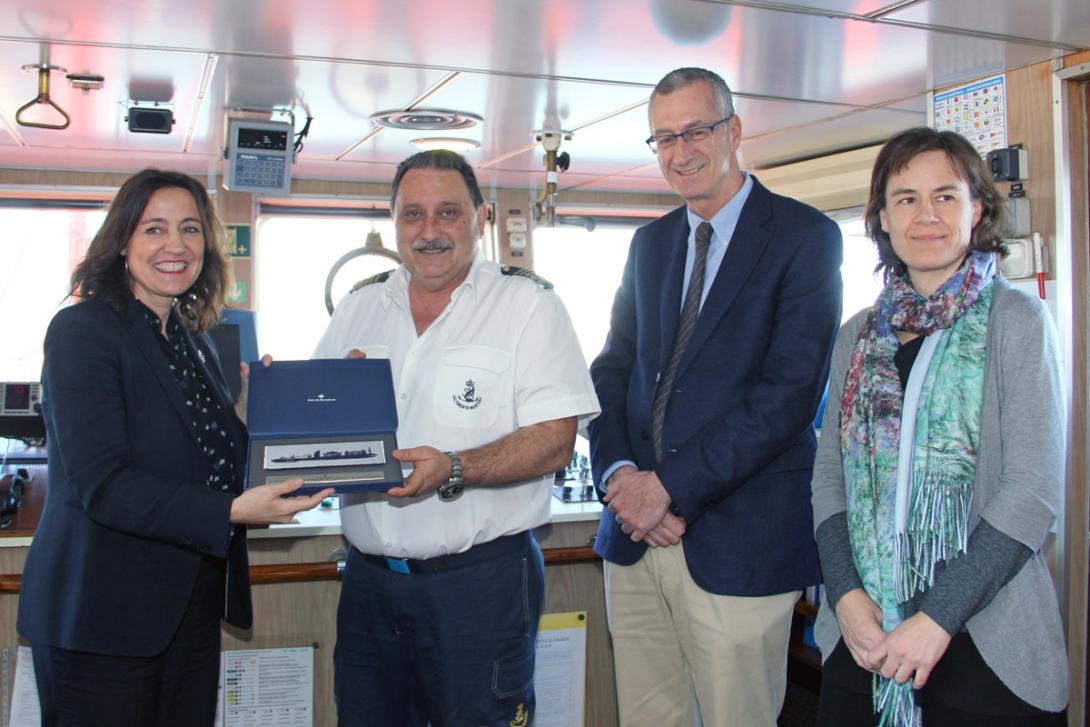 D’esquerra a dreta: Mercè Conesa, presidenta del Port de Barcelona; Manuel Fernández, capità del Punta Mayor; Javier Valencia, capità marítim de Barcelona; i Eulàlia Pujol, cap del Centre Regional de Coordinació de Salvament de Barcelona.