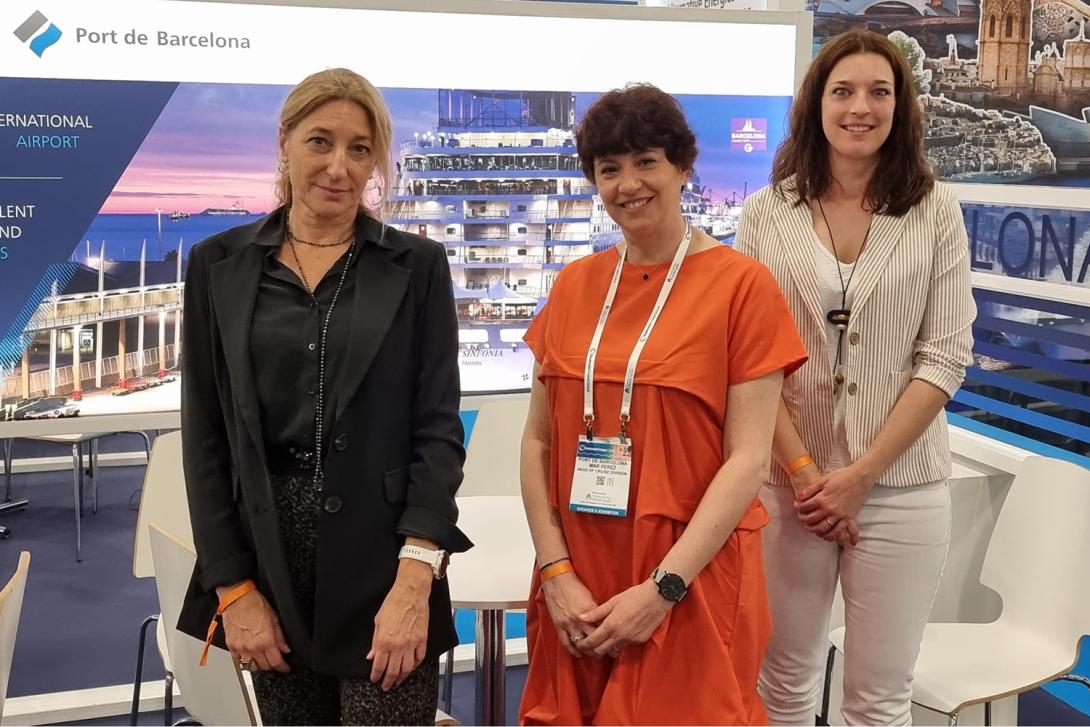 La subdirectora general de Comercial y Màrqueting, Carla Salvadó; la jefa de Cruceros, Mar Pérez; y la cruise manager, Gemma Gracia, en la Feria Seatrade Cruise Global 2022.