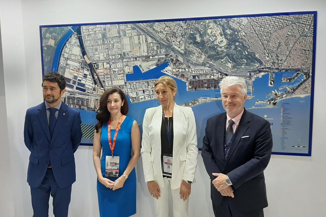 El president del Port de Barcelona, Damià Calvet; la nova representant del Port per als països de l’ASEAN, Luz Pérez; la subdirectora general de Comercial i Màrqueting, Carla Salvadó; i el cap de Relacions Externes, Manel Galán.
