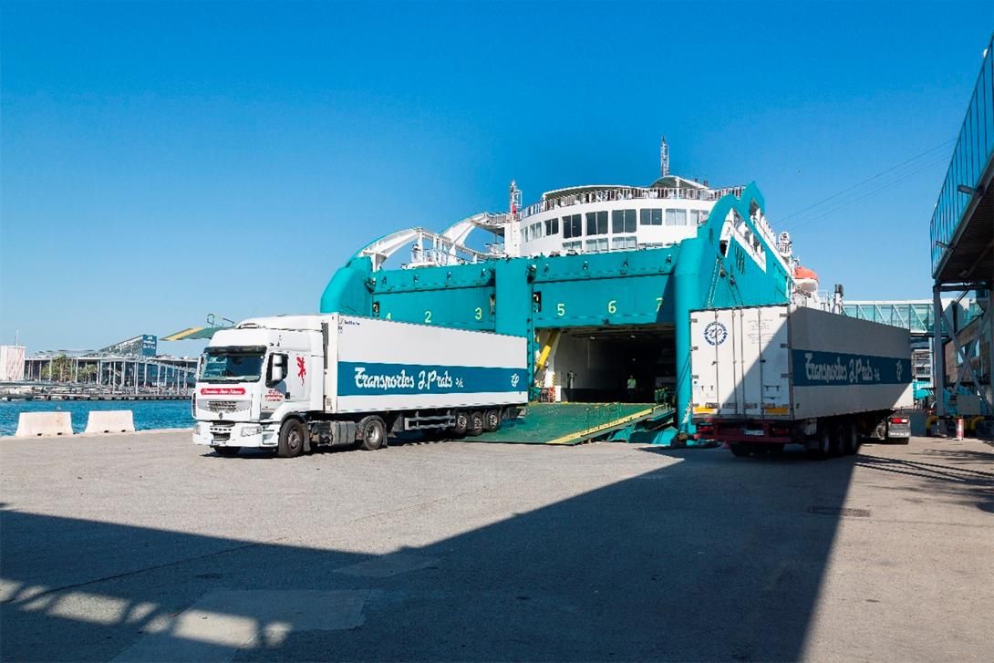 Vaixell de la companyia Baleària que cobreix el servei entre el Port de Barcelona i les Illes Balears.
