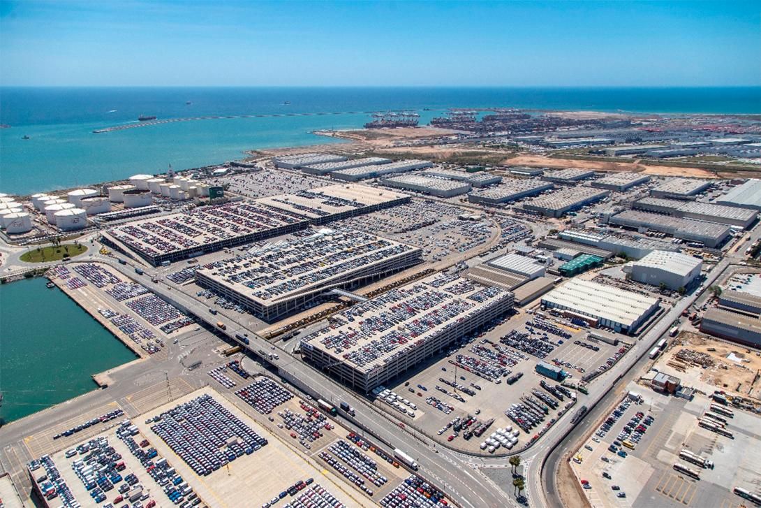 Terminals de vehicles al Port de Barcelona.