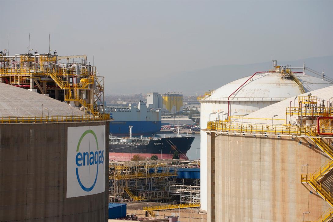 Terminales de líquidos a granel en el muelle de la Energia.