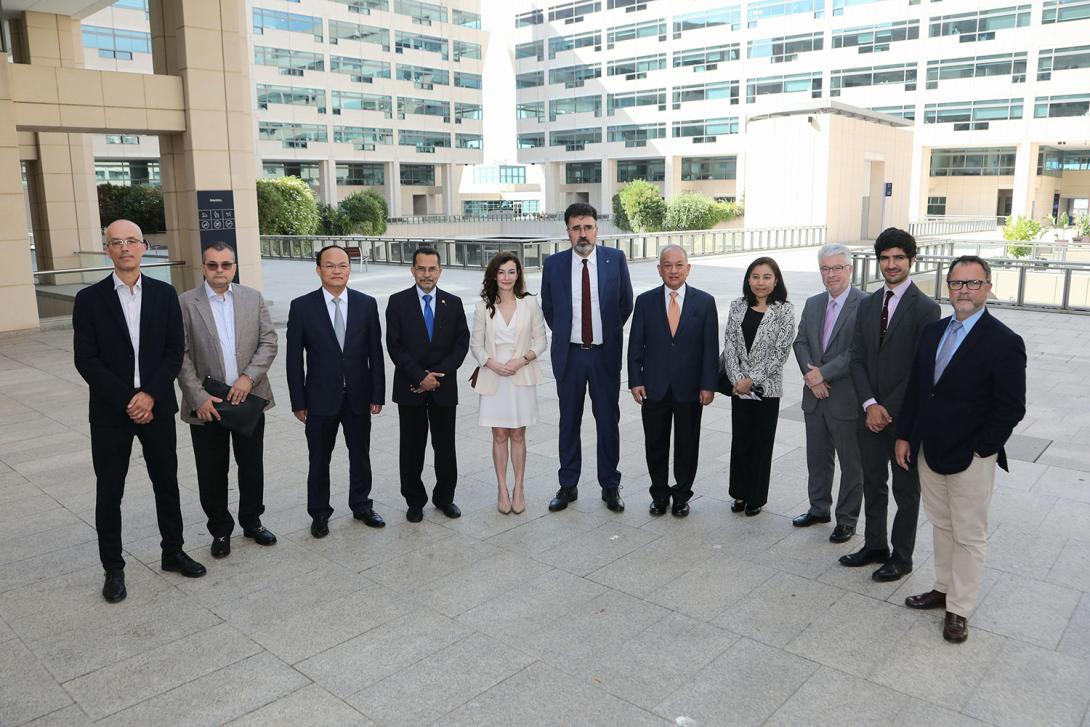 El presidente del Port de Barcelona, Lluís Salvadó, acompañado de otros directivos, ha sido el encargado de recibir a la delegació de la ASEAN.