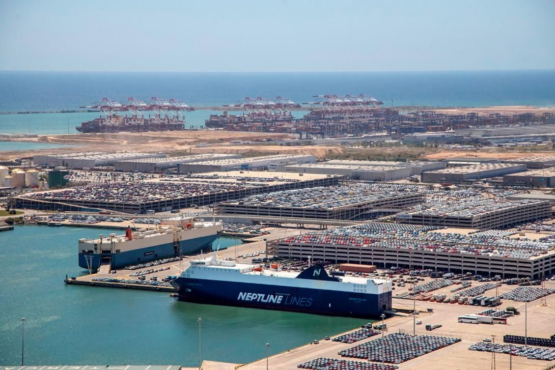 Terminals d’automòbils al Port de Barcelona.
