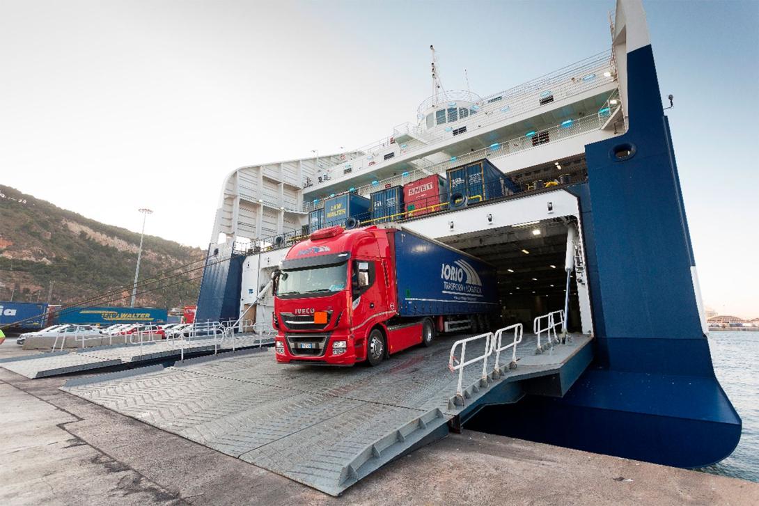 Un ferri operante en el Port de Barcelona.
