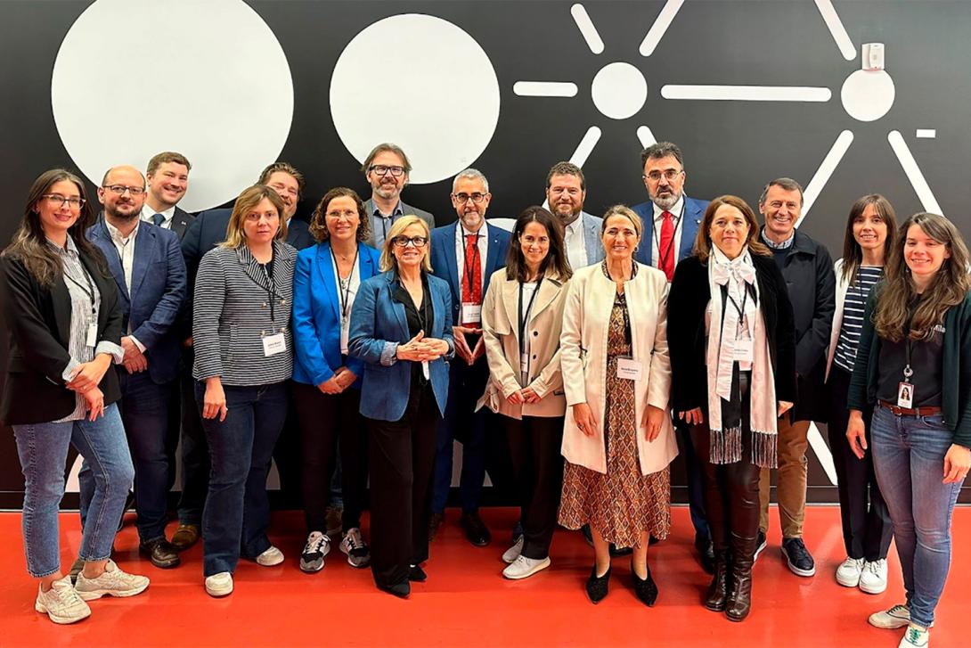 Visita de la delegació catalana a MILA.