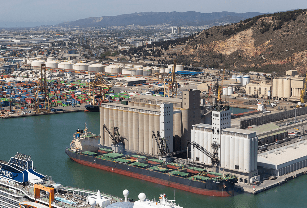 Les terminals de granels sòlids del moll Contradic