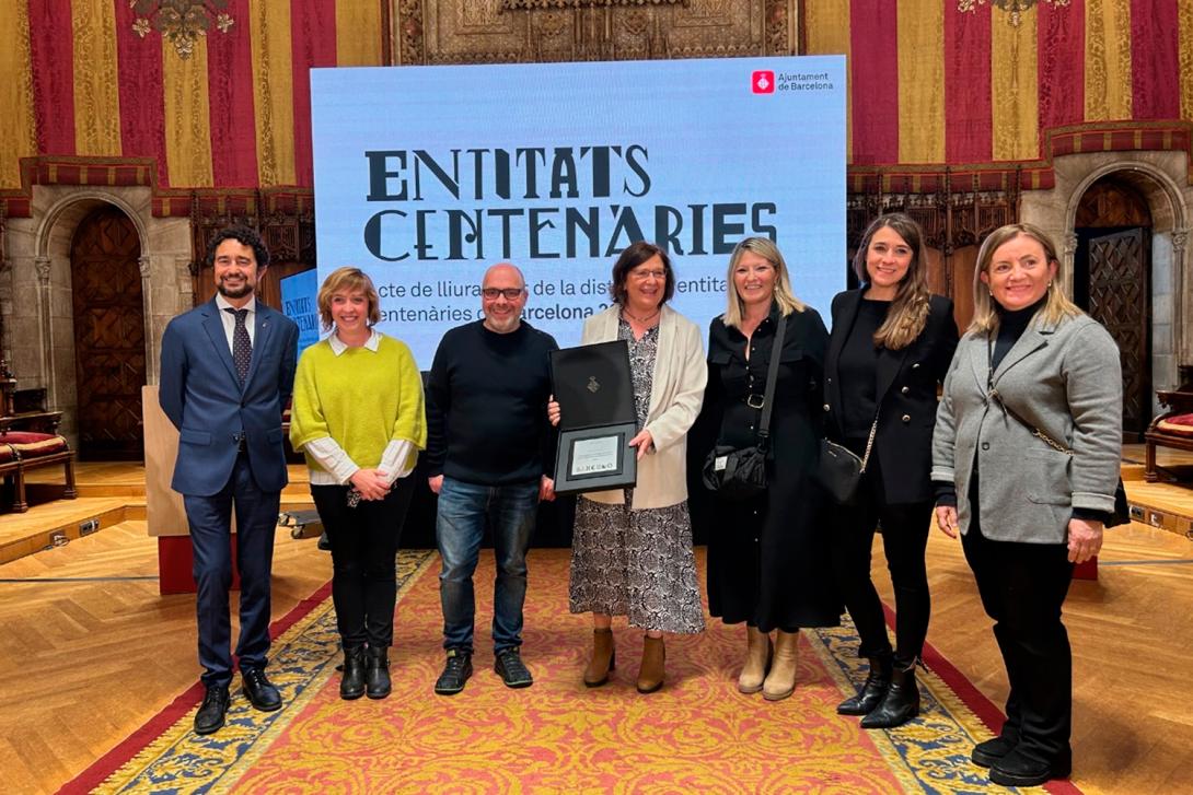 Los representantes de la Mutualidad de Previsión Social del Port de Barcelona con el concejal del Ayuntamiento de Barcelona y expresidente del Port de Barcelona, Damià Calvet.