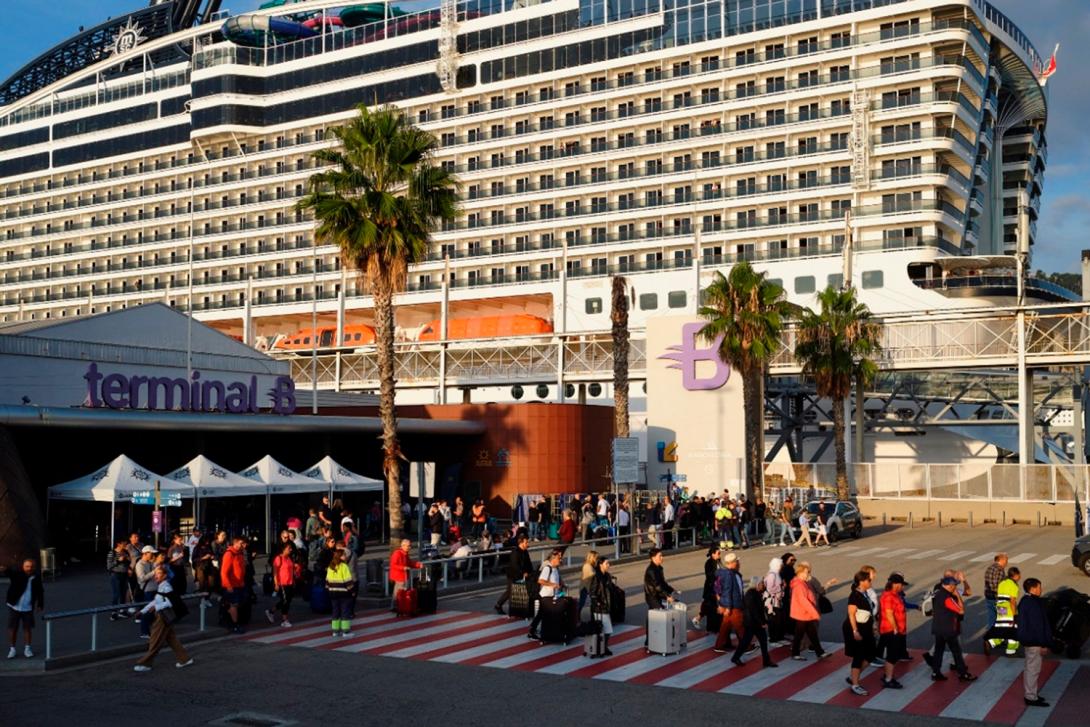 Passatgers de creuer al Port de Barcelona.