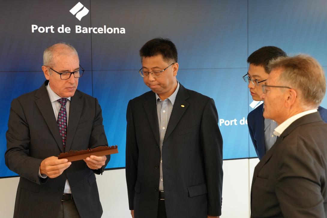El president del Port de Barcelona, José Alberto Carbonell, ha rebut a la delegació del Port de Shanghai.