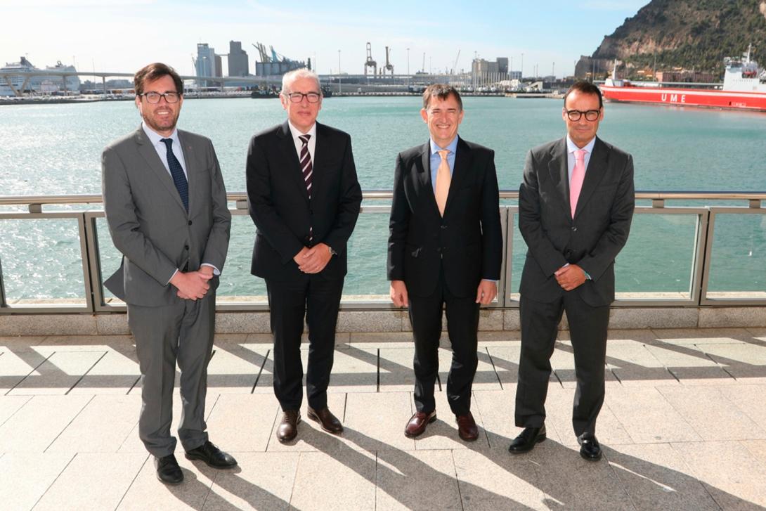D’esquerra a dreta, Jaume Baró, secretari d'Empresa i Competitivitat i conseller delegat d'ACCIÓ, José Alberto Carbonell, president del Port de Barcelona, Andrés Martín, fundador i CEO d'Elian, i Àlex Garcia, director general del Port de Barcelona.